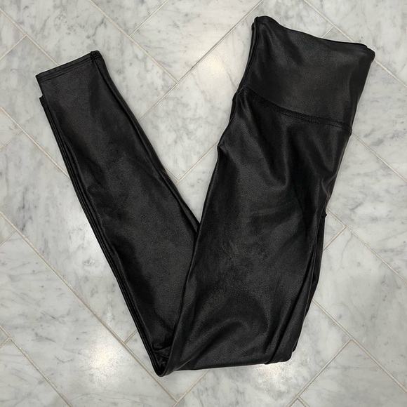 SPANX NEW FAUX LEATHER LEGGINGS SIZE XS - Picture 2 of 7